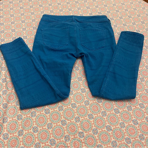 Hollister Blue Low Rise Skinny Jeans w/ Zipper Pockets and Aztec Design - Picture 5 of 7